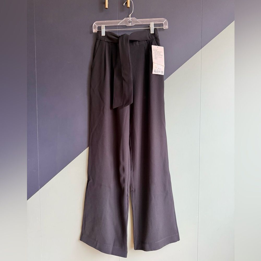 NWT Lululemon Noir Black Tie-Waist Pleated Wide-Leg Pants, Size 4
